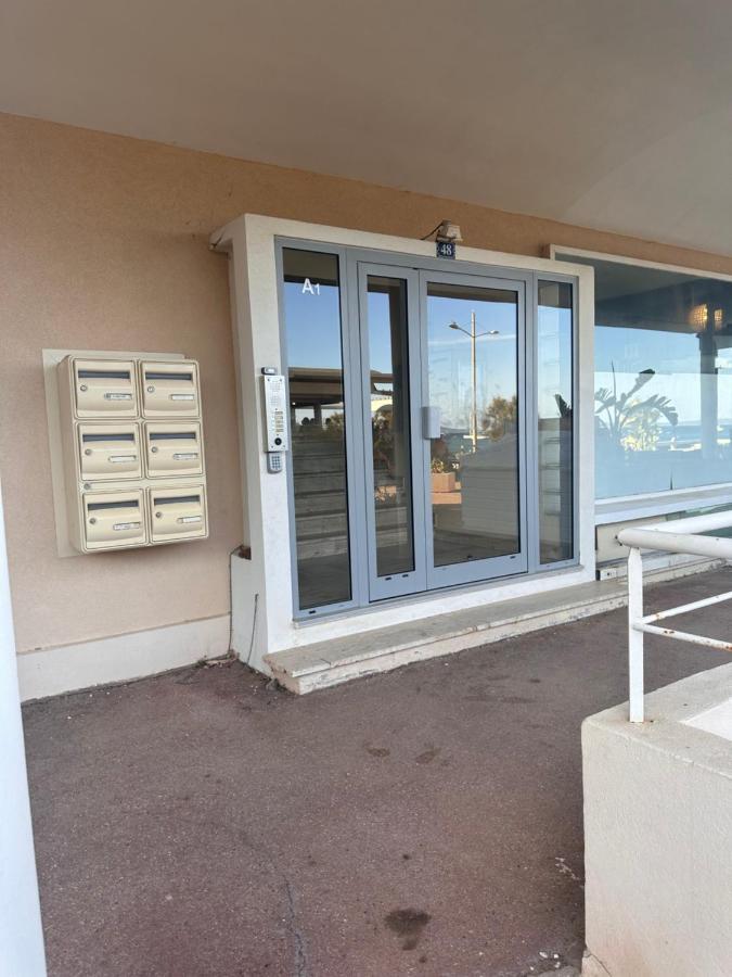 Premium Sea Front Apartment Le Lavandou Εξωτερικό φωτογραφία