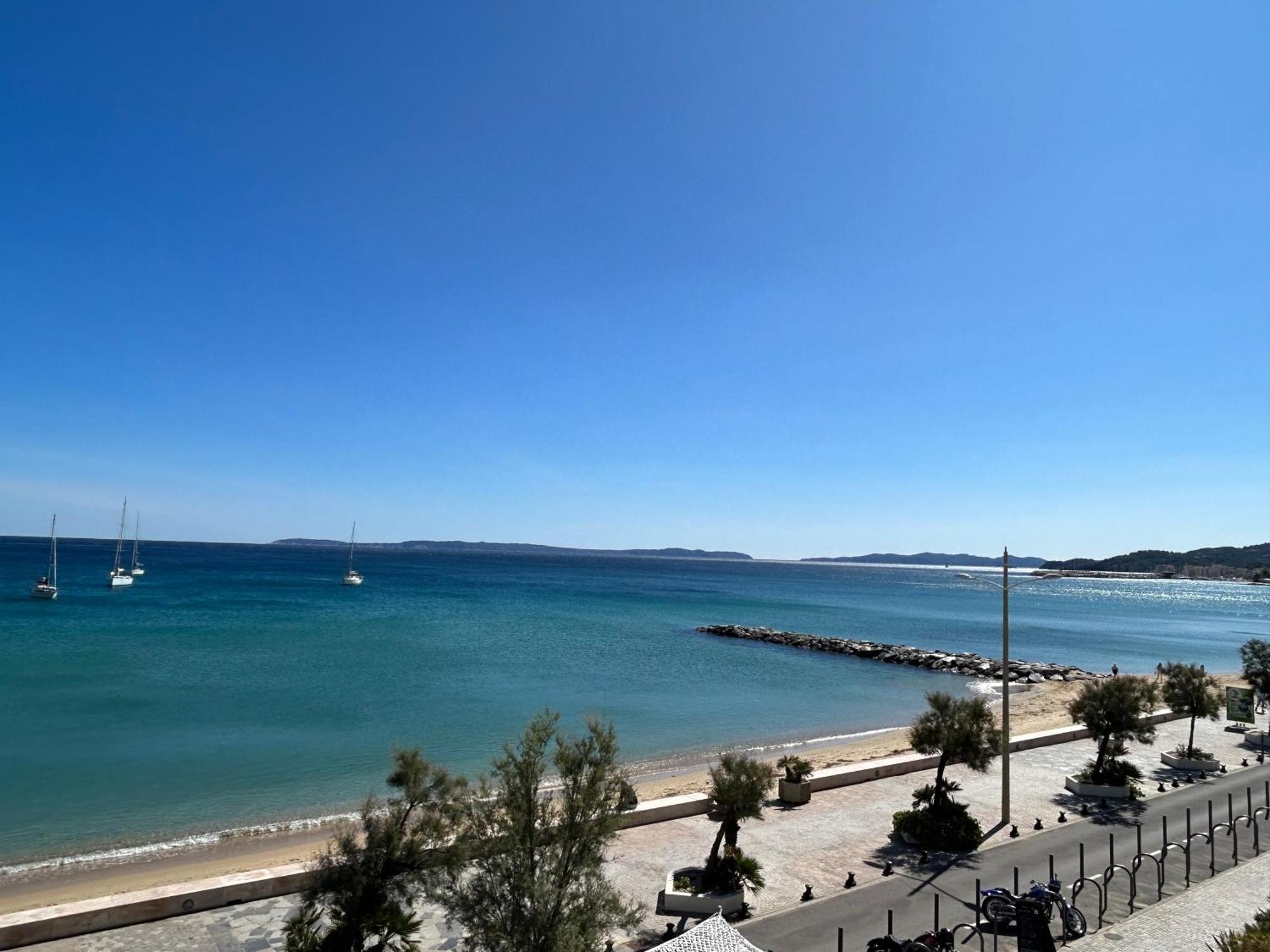 Premium Sea Front Apartment Le Lavandou Εξωτερικό φωτογραφία