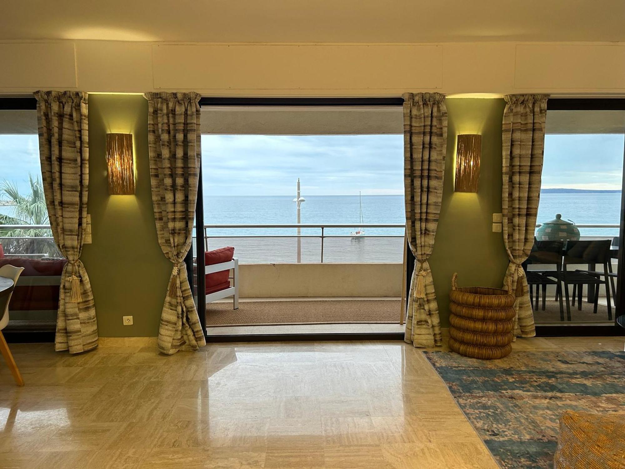 Premium Sea Front Apartment Le Lavandou Εξωτερικό φωτογραφία